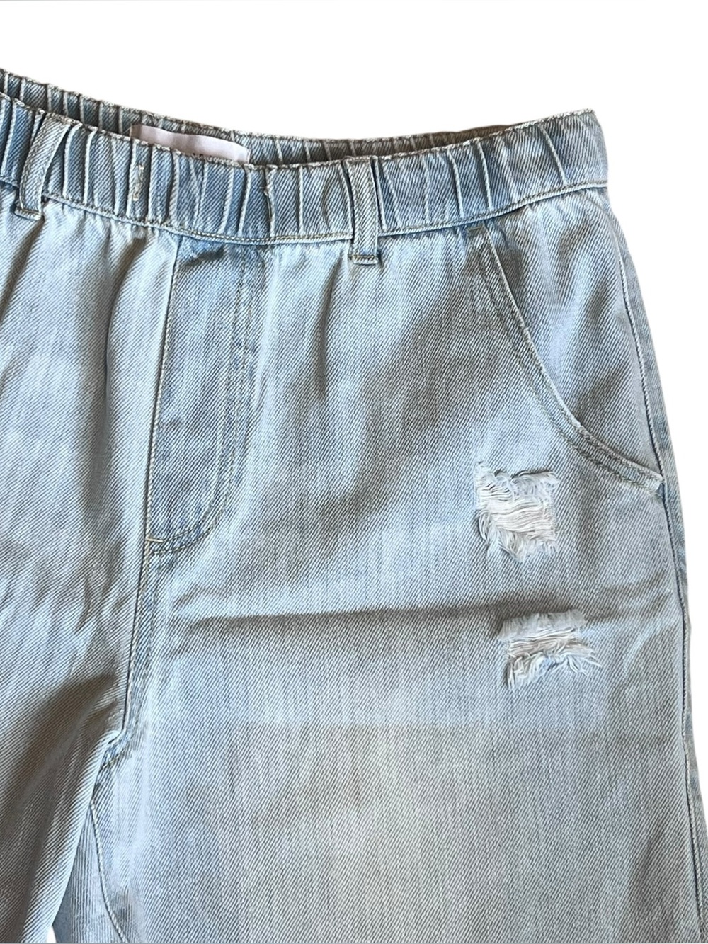 Risen Women’s Sz M High Rise Denim Shorts Light Wash Pull On Distressed - Picture 5 of 15